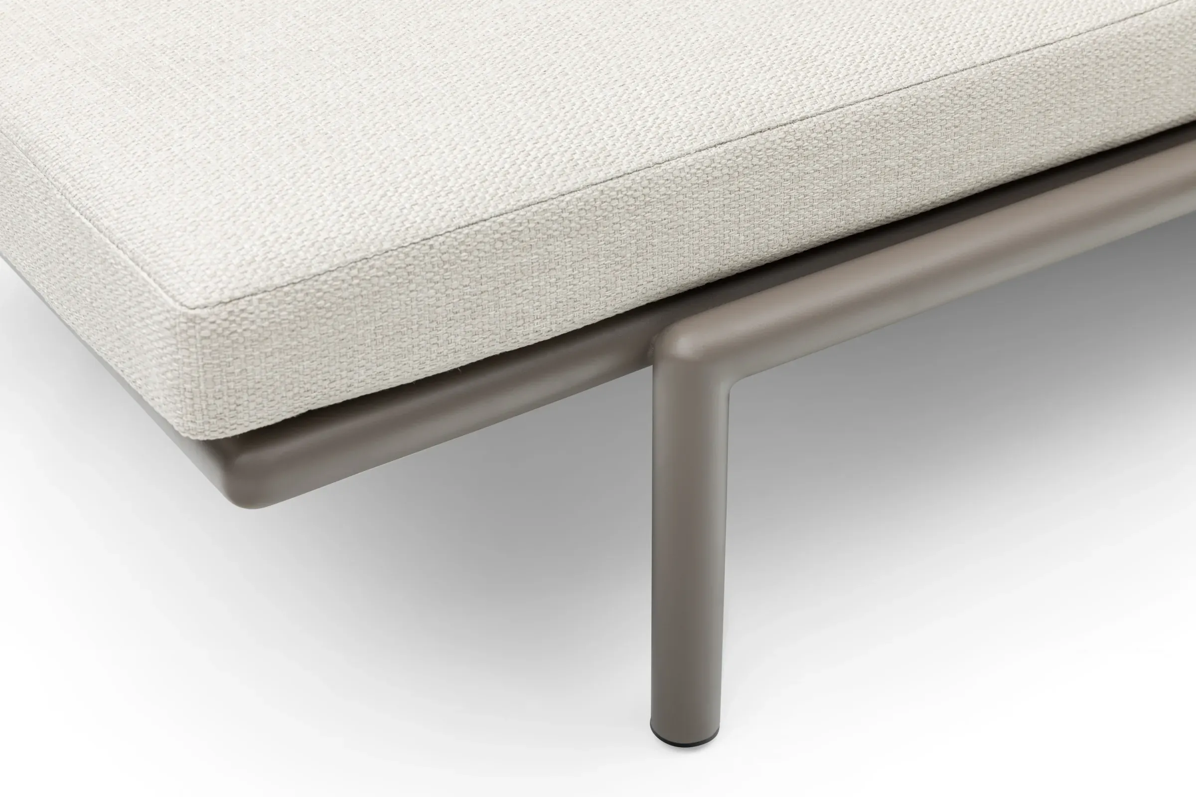 Cascade Sun Lounger, close-up of construction and design details